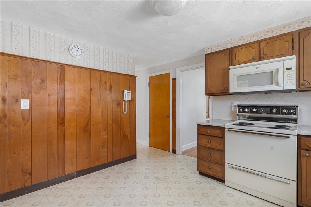 260 Aqueduct Road Cranston, RI 02910 - Photo 18 of 42