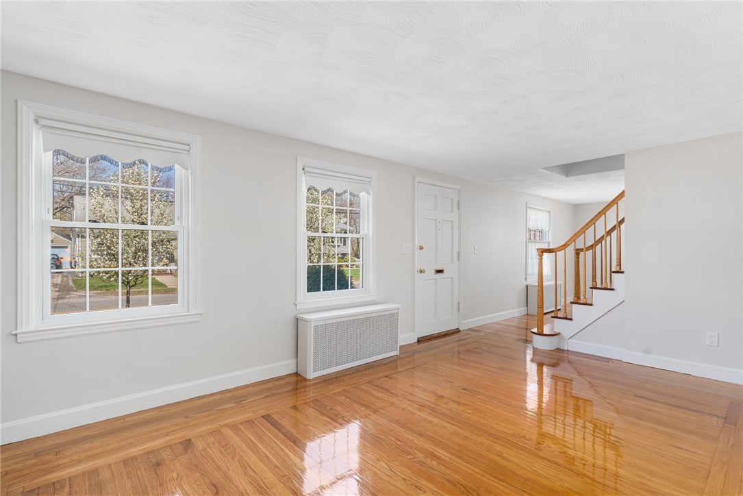 260 Aqueduct Road Cranston, RI 02910 - Photo 7 of 42