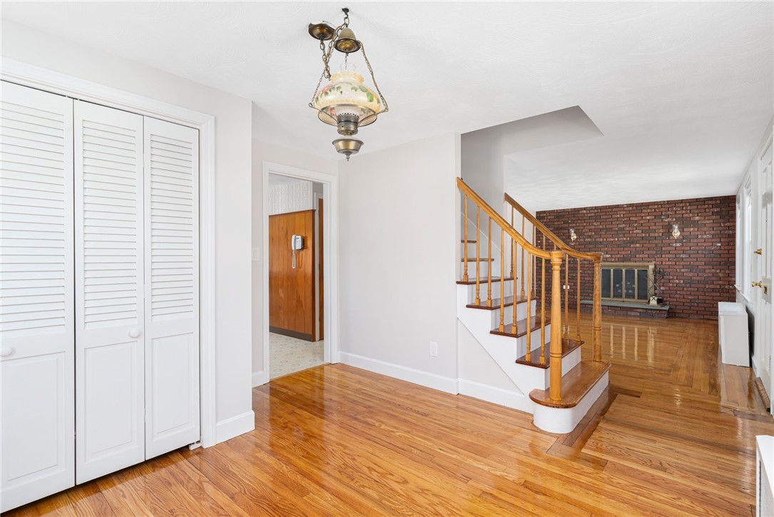 260 Aqueduct Road Cranston, RI 02910 - Photo 8 of 42