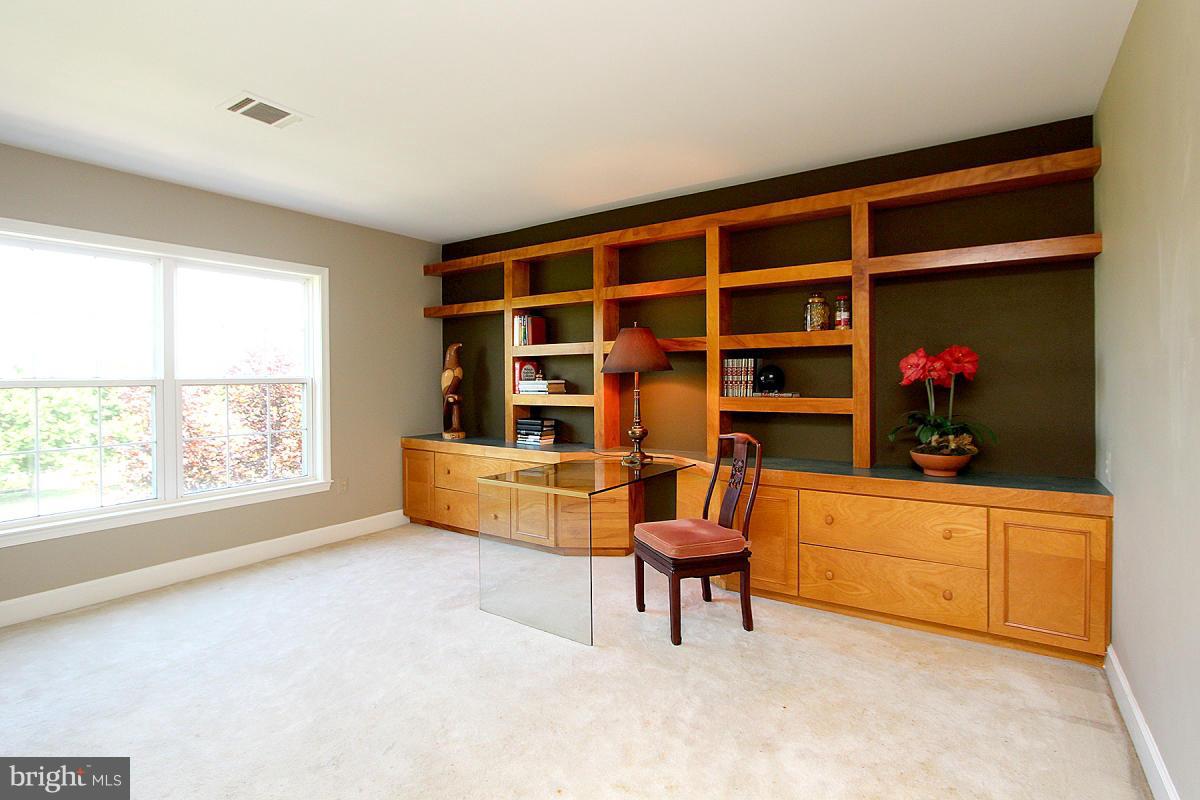 9208 Huntmaster Road Gaithersburg, MD 20882 - Photo 16 of 30 Bedroom