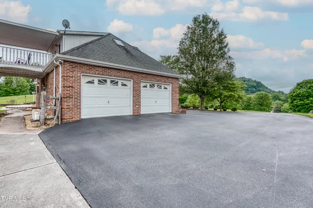 $799,900 | 22319 Campground Road, Bristol, VA 24202