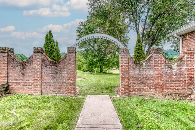 $799,900 | 22319 Campground Road, Bristol, VA 24202