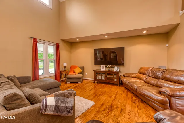 $799,900 | 22319 Campground Road, Bristol, VA 24202