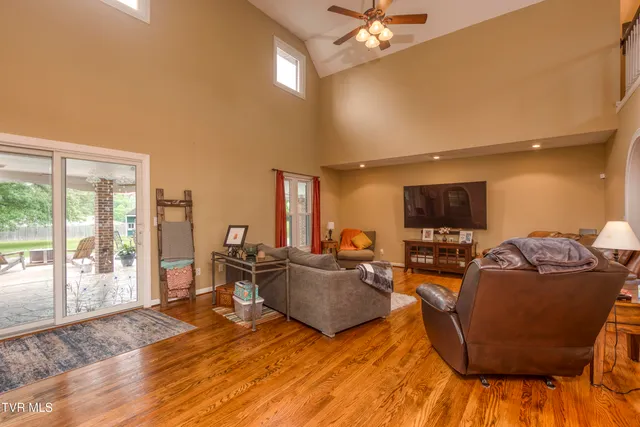 $799,900 | 22319 Campground Road, Bristol, VA 24202