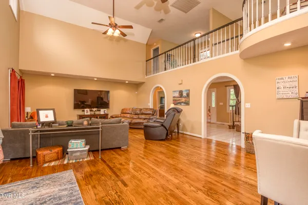 $799,900 | 22319 Campground Road, Bristol, VA 24202