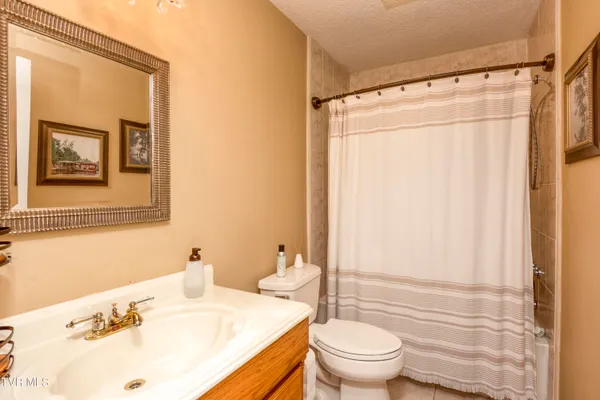 $799,900 | 22319 Campground Road, Bristol, VA 24202