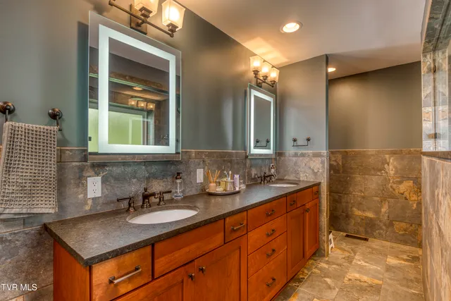 $799,900 | 22319 Campground Road, Bristol, VA 24202