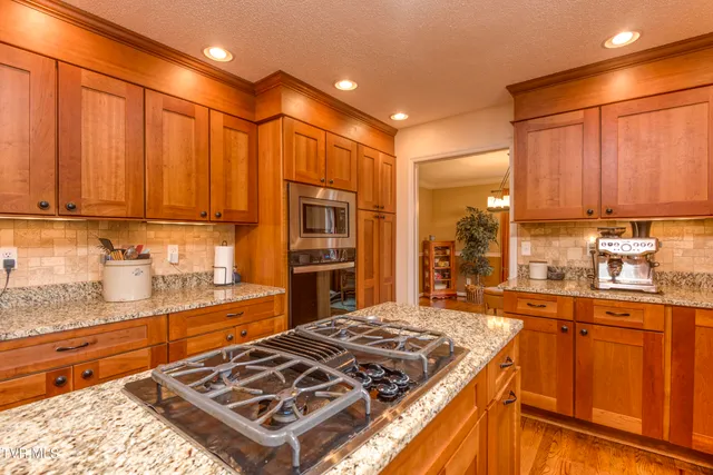 $799,900 | 22319 Campground Road, Bristol, VA 24202