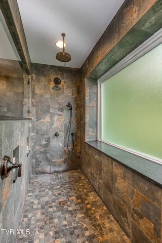 $799,900 | 22319 Campground Road, Bristol, VA 24202