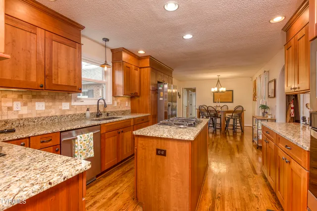 $799,900 | 22319 Campground Road, Bristol, VA 24202