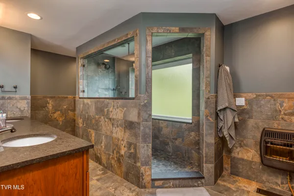 $799,900 | 22319 Campground Road, Bristol, VA 24202