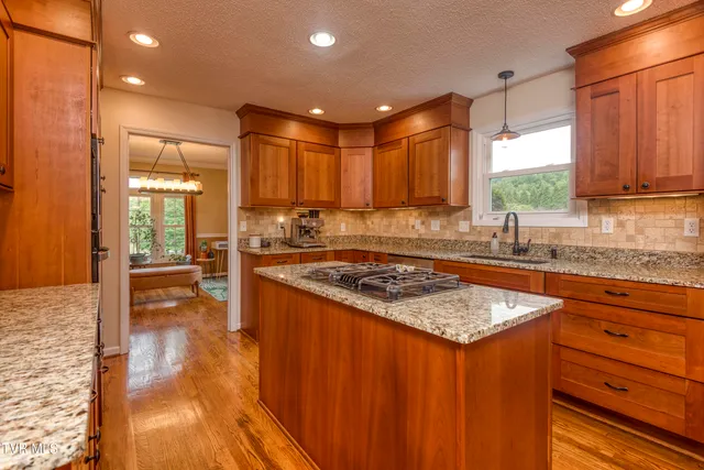 $799,900 | 22319 Campground Road, Bristol, VA 24202