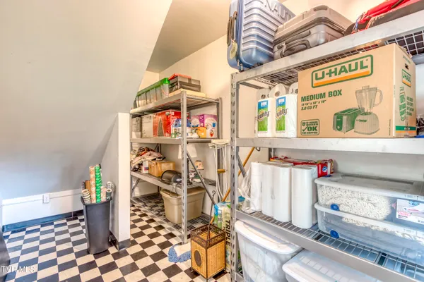 $799,900 | 22319 Campground Road, Bristol, VA 24202