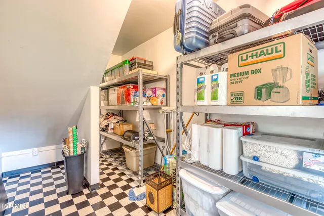 $799,900 | 22319 Campground Road, Bristol, VA 24202