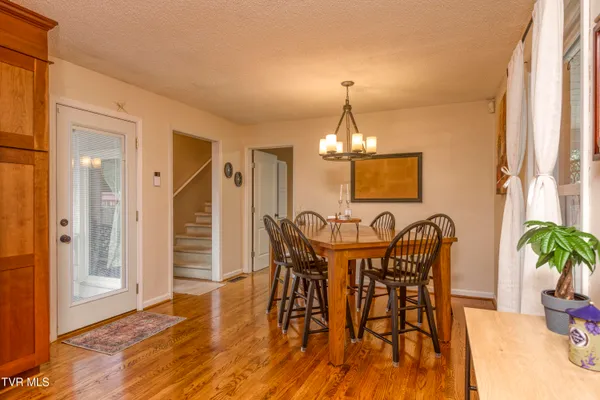 $799,900 | 22319 Campground Road, Bristol, VA 24202