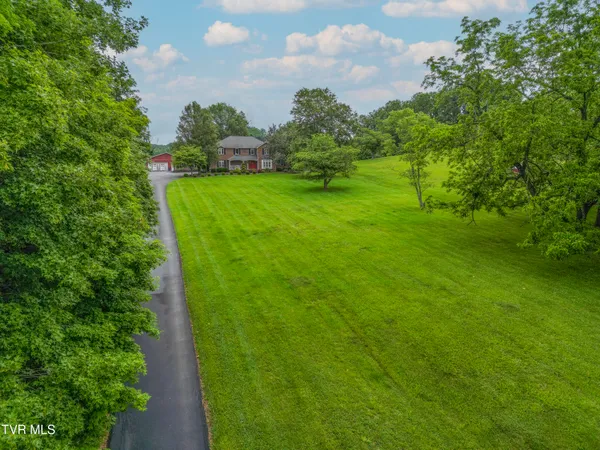 $799,900 | 22319 Campground Road, Bristol, VA 24202