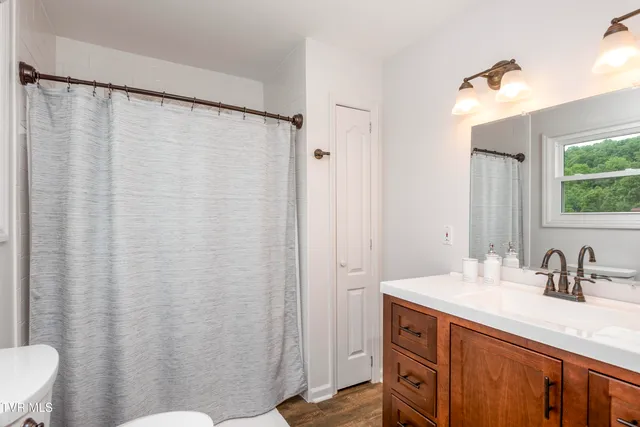 $799,900 | 22319 Campground Road, Bristol, VA 24202