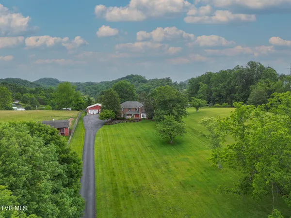 $799,900 | 22319 Campground Road, Bristol, VA 24202