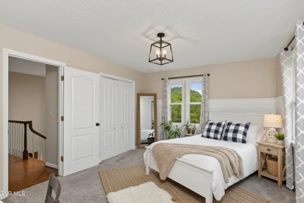 $799,900 | 22319 Campground Road, Bristol, VA 24202