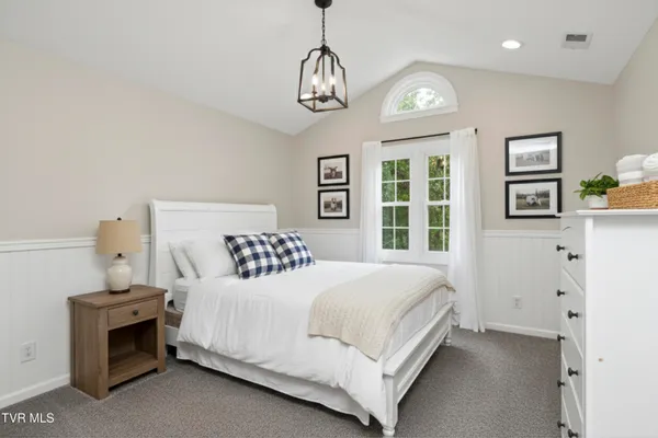 $799,900 | 22319 Campground Road, Bristol, VA 24202