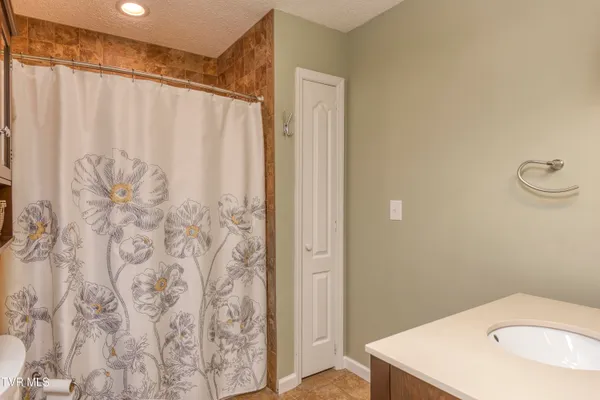 $799,900 | 22319 Campground Road, Bristol, VA 24202