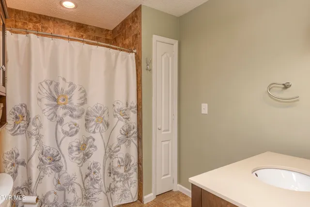 $799,900 | 22319 Campground Road, Bristol, VA 24202