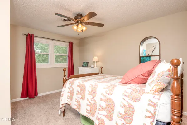 $799,900 | 22319 Campground Road, Bristol, VA 24202