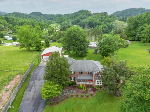$799,900 | 22319 Campground Road, Bristol, VA 24202