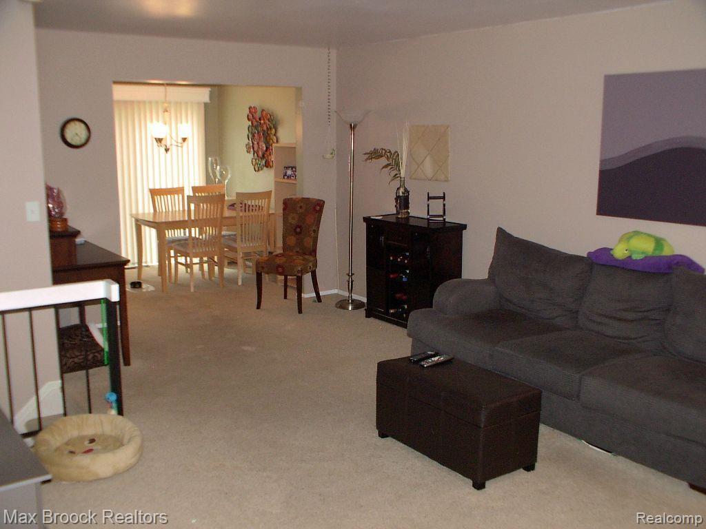 1197 Pine Ridge Court, Unit 129 Rochester, MI 48306 - Photo 13 of 23 Living room