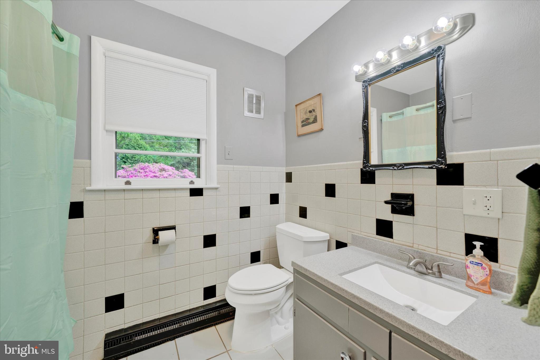 77 Woodland Road Reading, PA 19610 - Photo 11 of 32 Bathroom