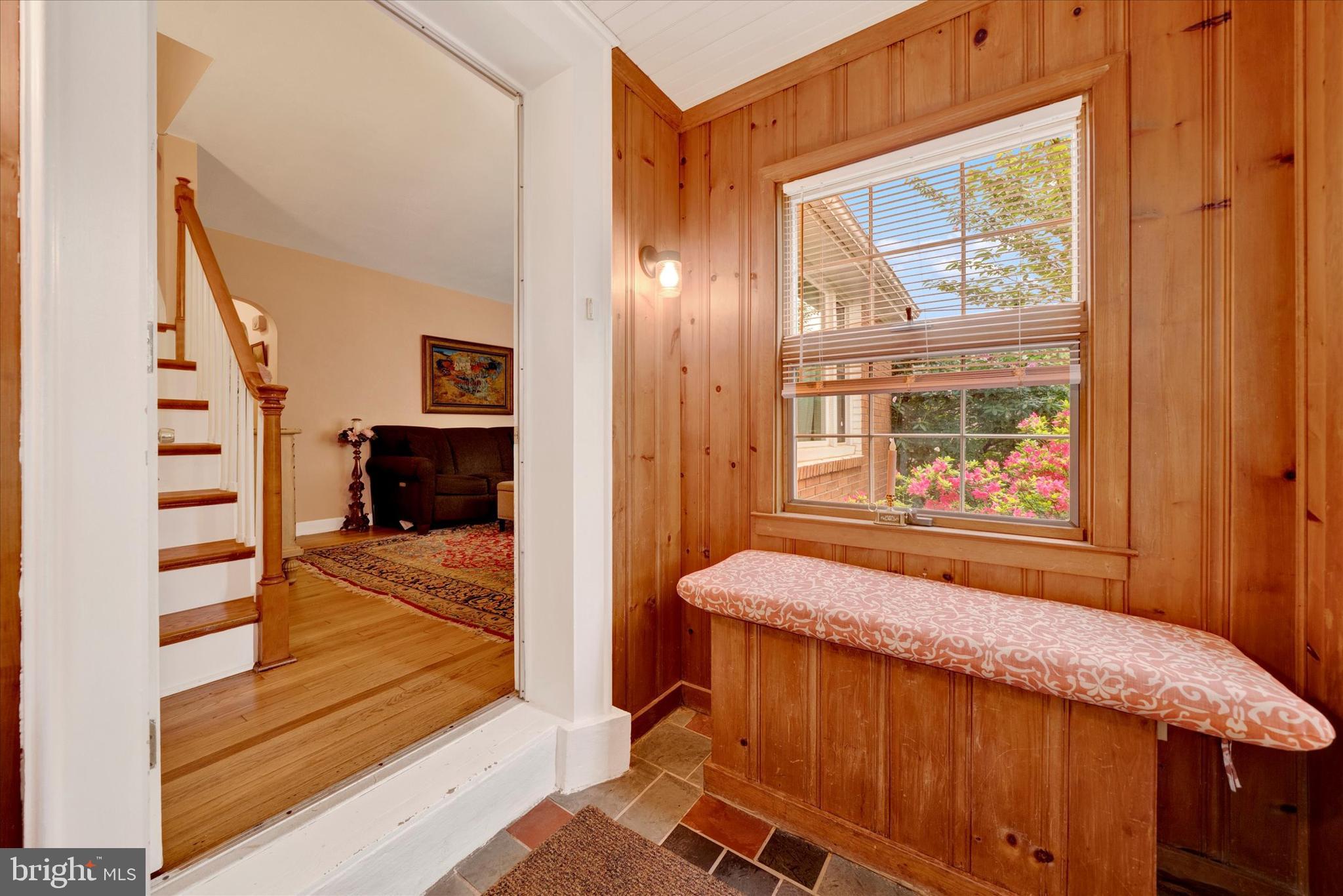 77 Woodland Road Reading, PA 19610 - Photo 5 of 32 Foyer