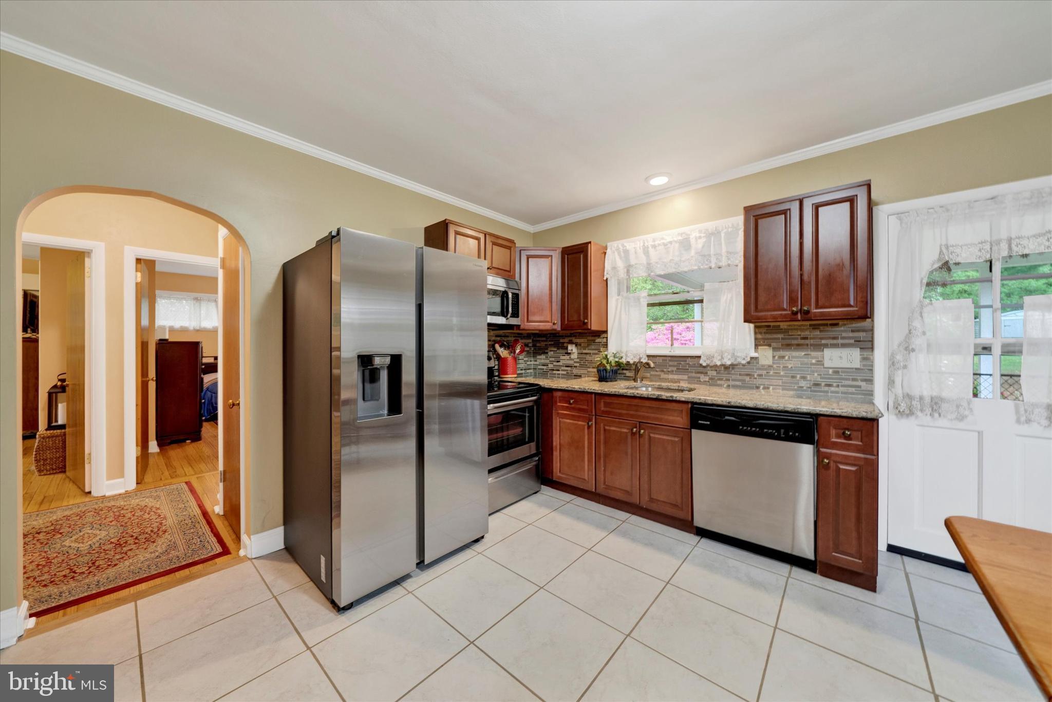 77 Woodland Road Reading, PA 19610 - Photo 9 of 32 Kitchen