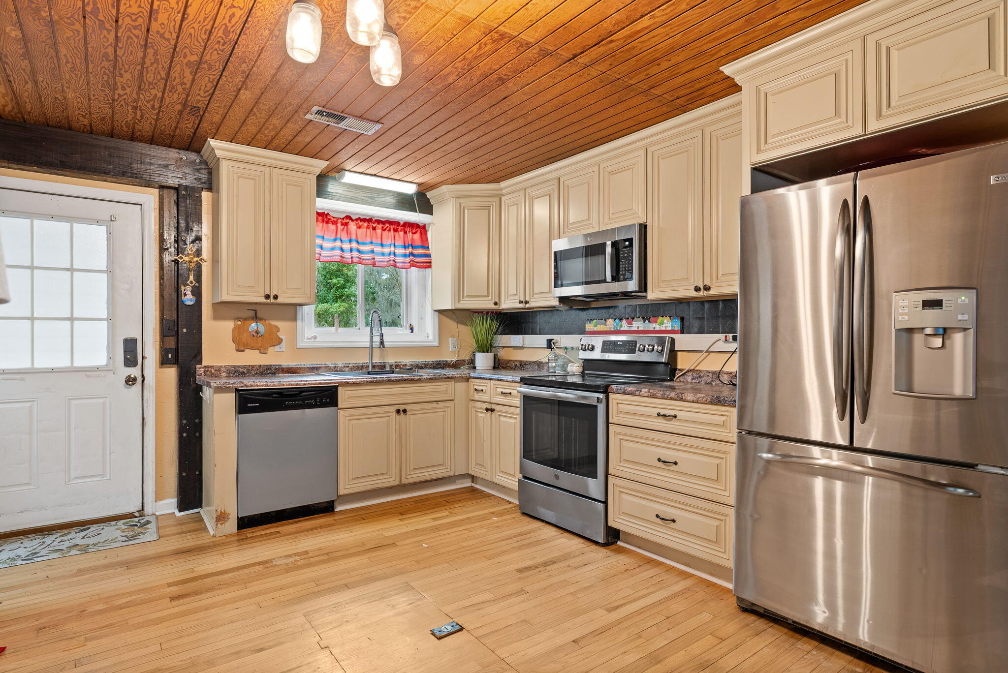 2015 Albert Storm Avenue Moncks Corner, SC 29461 - Photo 14 of 22 kitchen