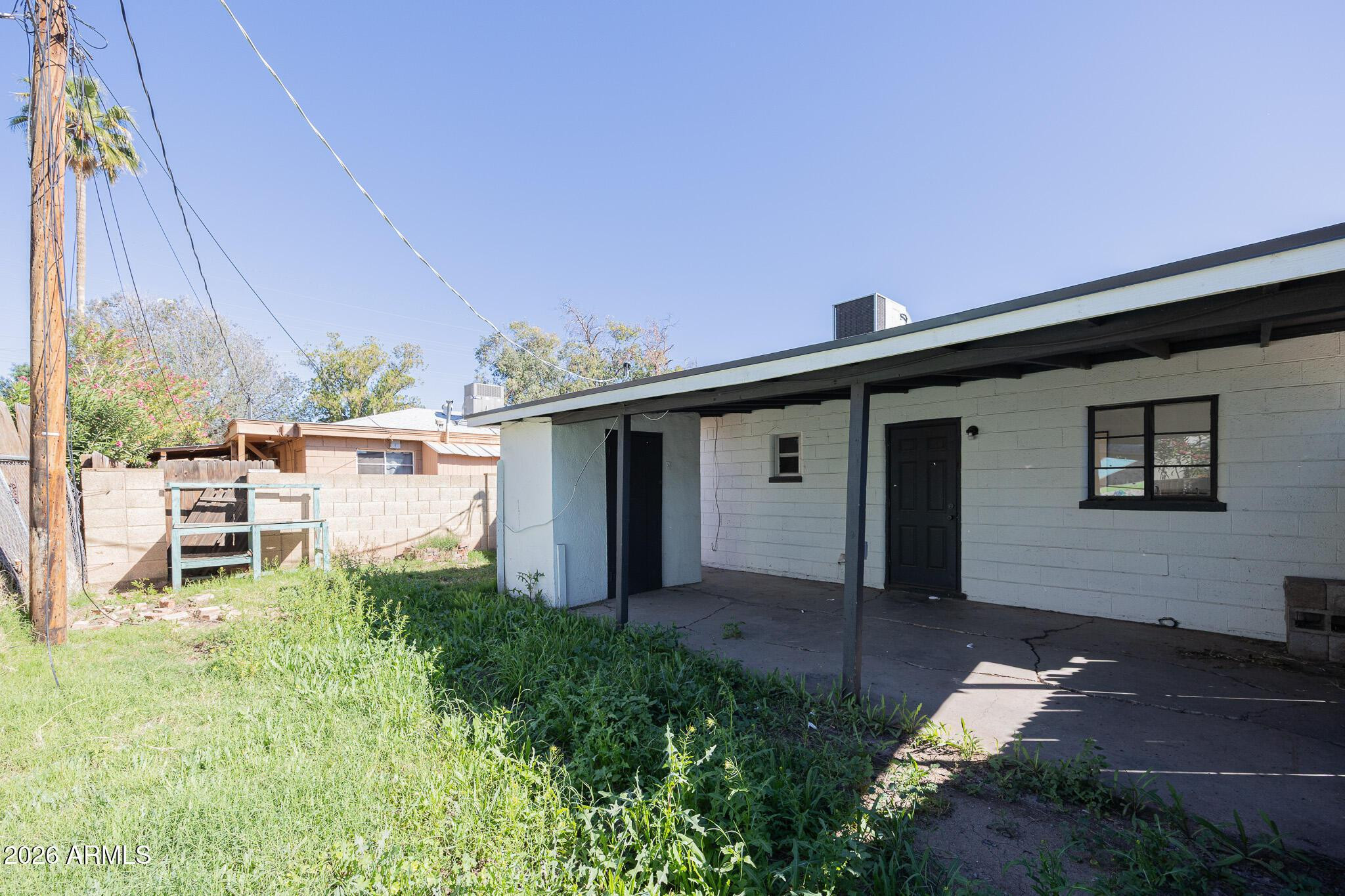 414 West 13th Street Tempe, AZ 85281 - Photo 19 of 21 a backyard of a house with table and chairs