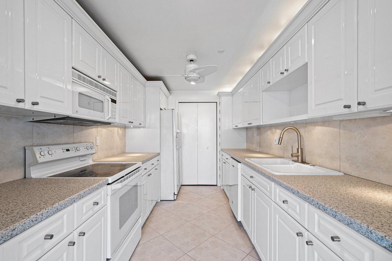 899 Jeffery Street, Unit 7100 Boca Raton, FL 33487 - Photo 17 of 44 017-899JefferyStreet-BocaRaton-FL-33487-