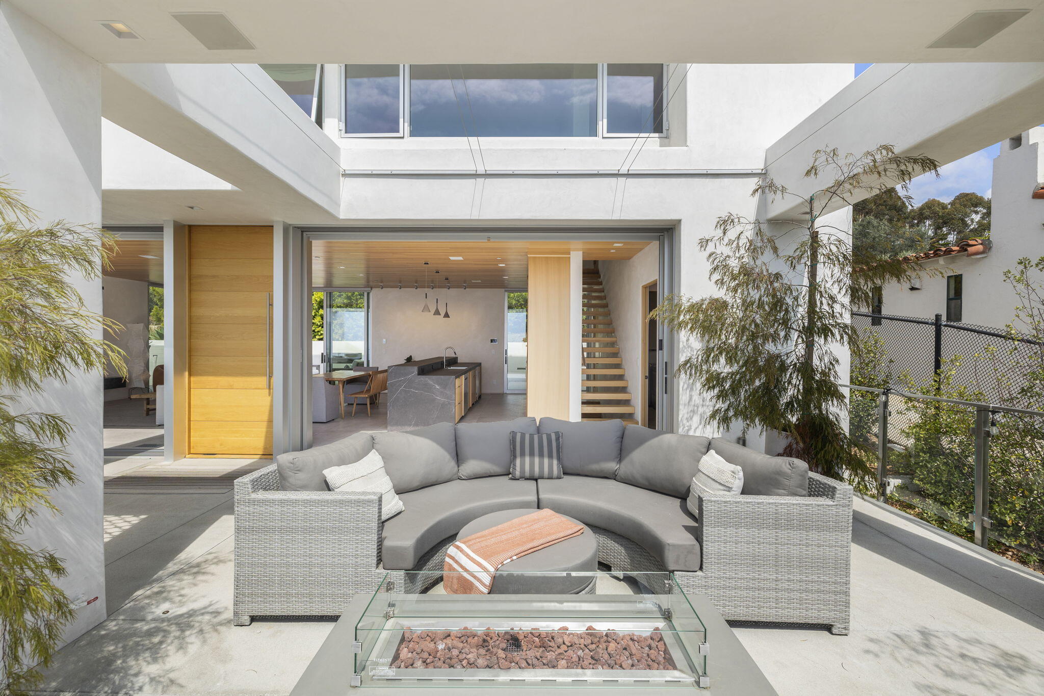 1843 Hillcrest Drive Ventura, CA 93001 - Photo 24 of 87 28-web-or-mls-UpmarketMedia-1843Hill-110