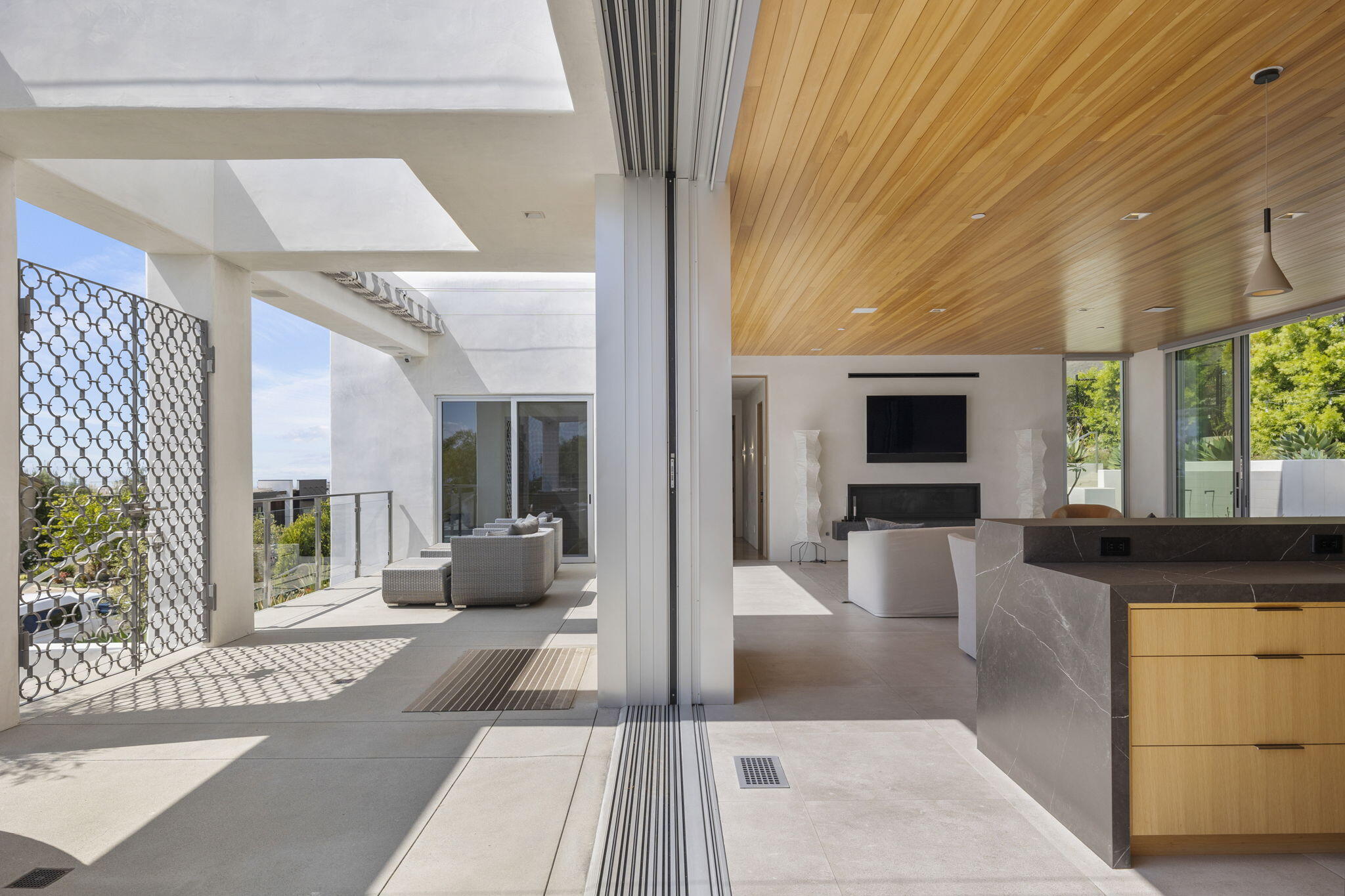 1843 Hillcrest Drive Ventura, CA 93001 - Photo 26 of 87 35-web-or-mls-UpmarketMedia-1843Hill-122