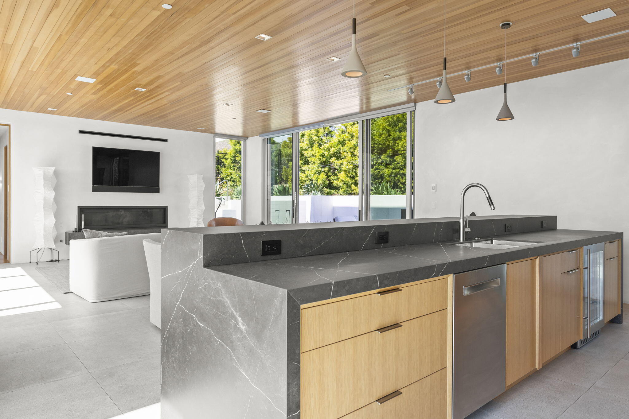 1843 Hillcrest Drive Ventura, CA 93001 - Photo 36 of 87 46-web-or-mls-UpmarketMedia-1843Hill-171