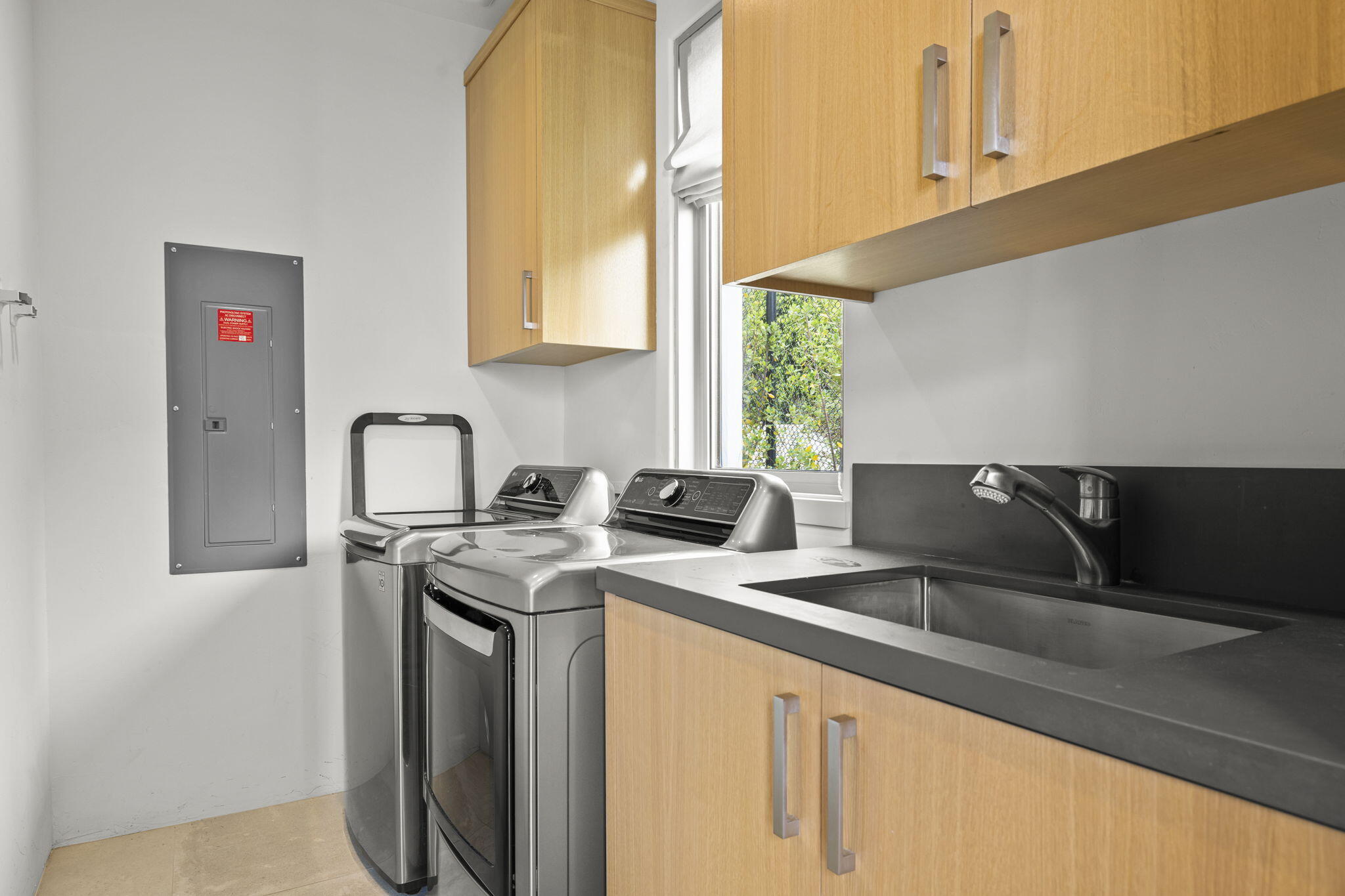 1843 Hillcrest Drive Ventura, CA 93001 - Photo 40 of 87 65-web-or-mls-UpmarketMedia-1843Hill-6