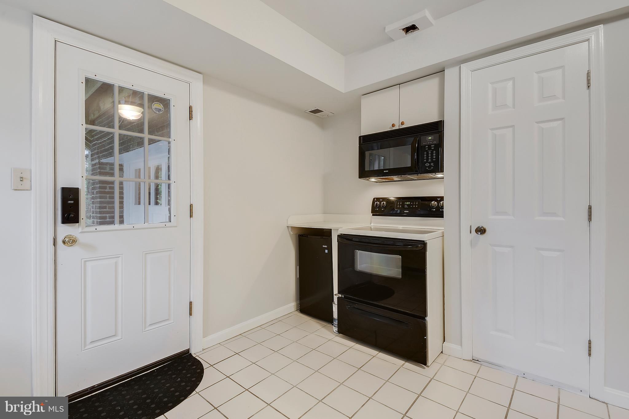 714 Pershing Drive Silver Spring, MD 20910 - Photo 23 of 30 LL Laundry/Kitchenette