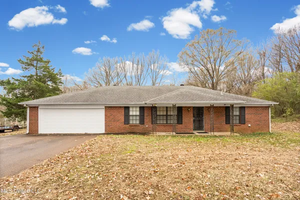 $279,900 | 3165 Star Landing Road, Nesbit, MS 38651