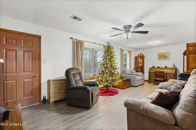 $279,900 | 3165 Star Landing Road, Nesbit, MS 38651