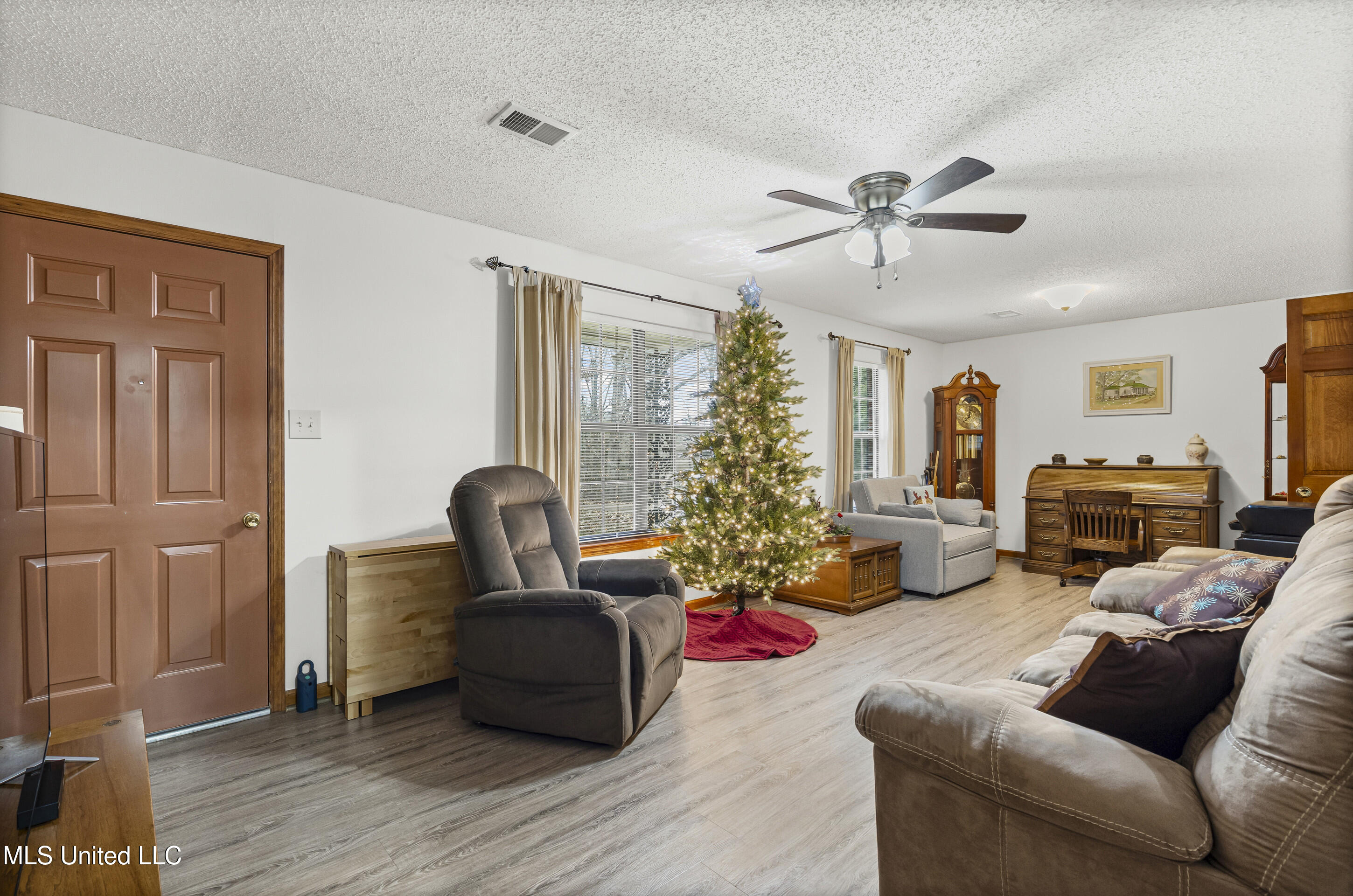 3165 Star Landing Road Nesbit, MS 38651 - Photo 12 of 33 Living Room