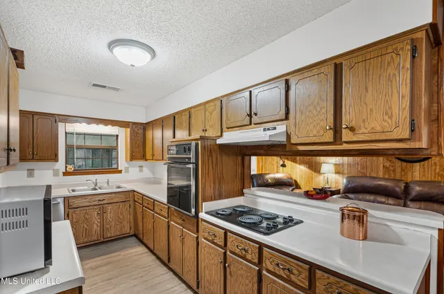 $279,900 | 3165 Star Landing Road, Nesbit, MS 38651