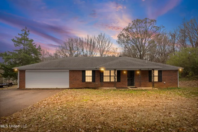 $279,900 | 3165 Star Landing Road, Nesbit, MS 38651