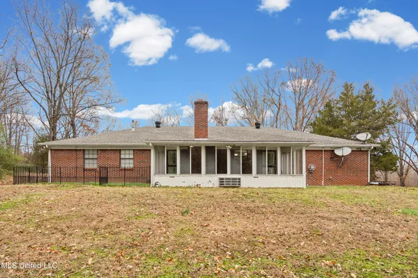 $279,900 | 3165 Star Landing Road, Nesbit, MS 38651