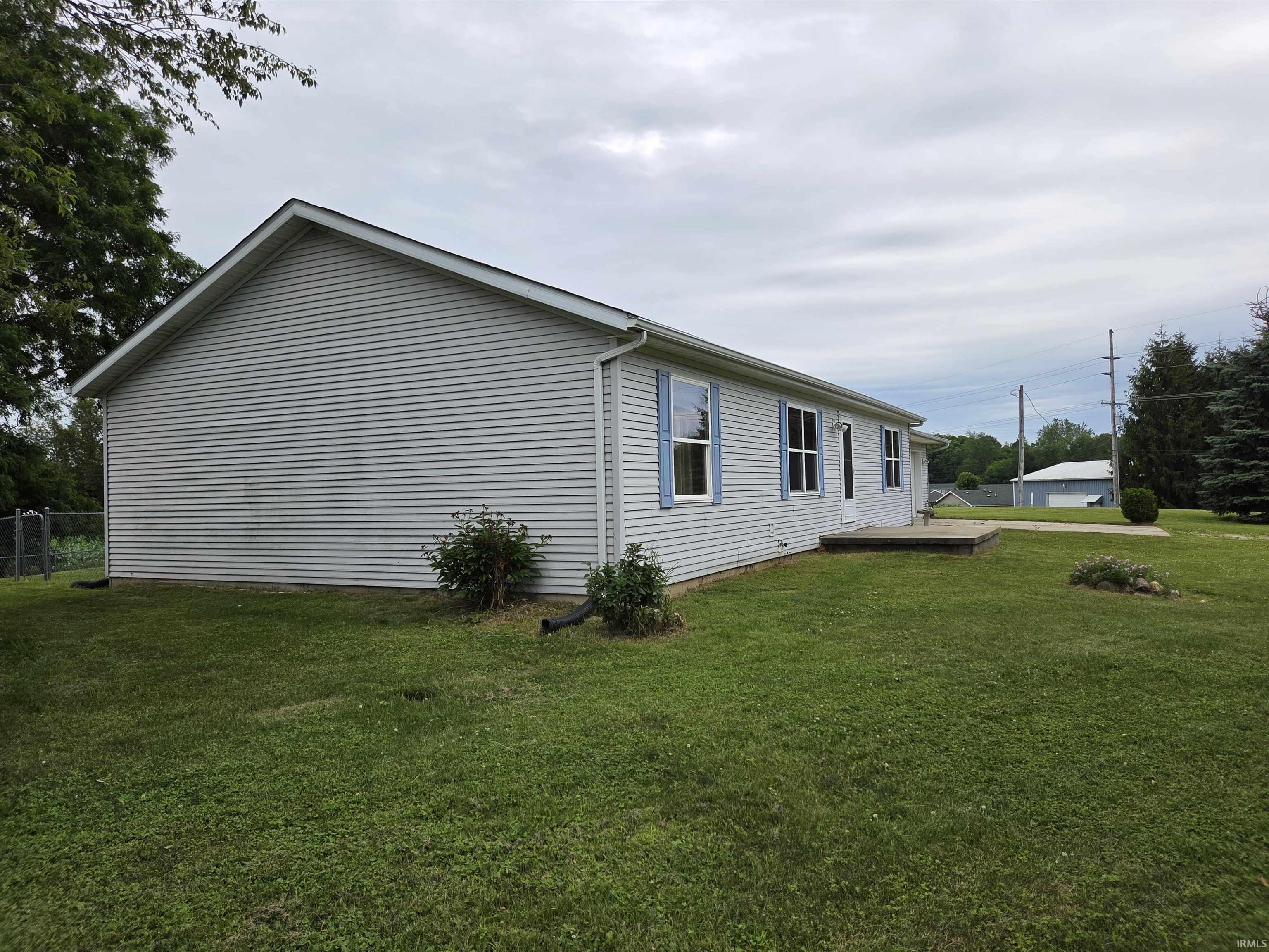 15493 South County Line Road Syracuse, IN 46567 - Photo 3 of 25