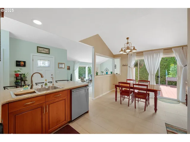 $560,000 | 1010 Well Street, Silverton, OR 97381