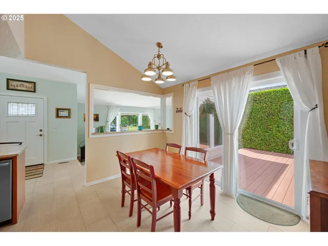 $560,000 | 1010 Well Street, Silverton, OR 97381