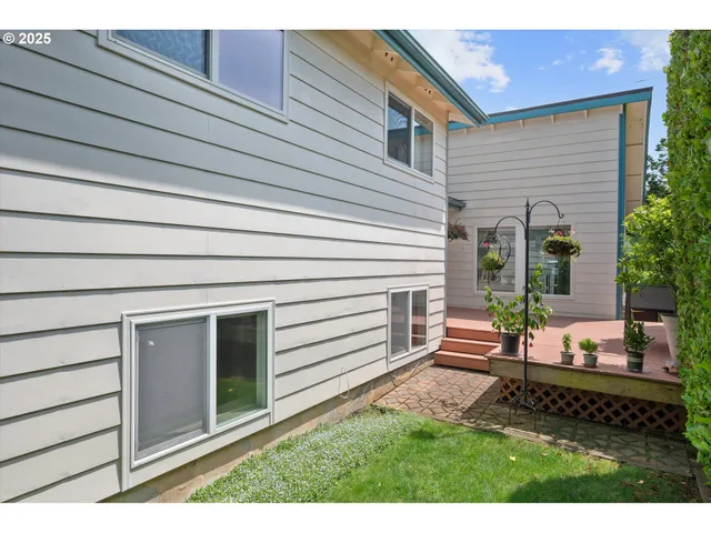 $560,000 | 1010 Well Street, Silverton, OR 97381